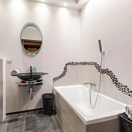 Superapart Pozarowa 3b, Parking Apartman Varsó